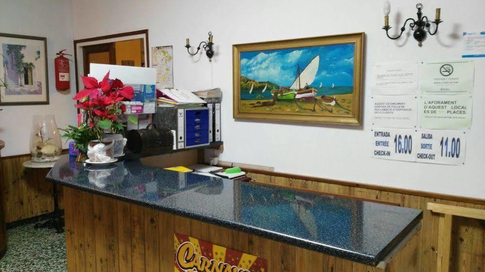 Hostal Creus Roses Eksteriør billede